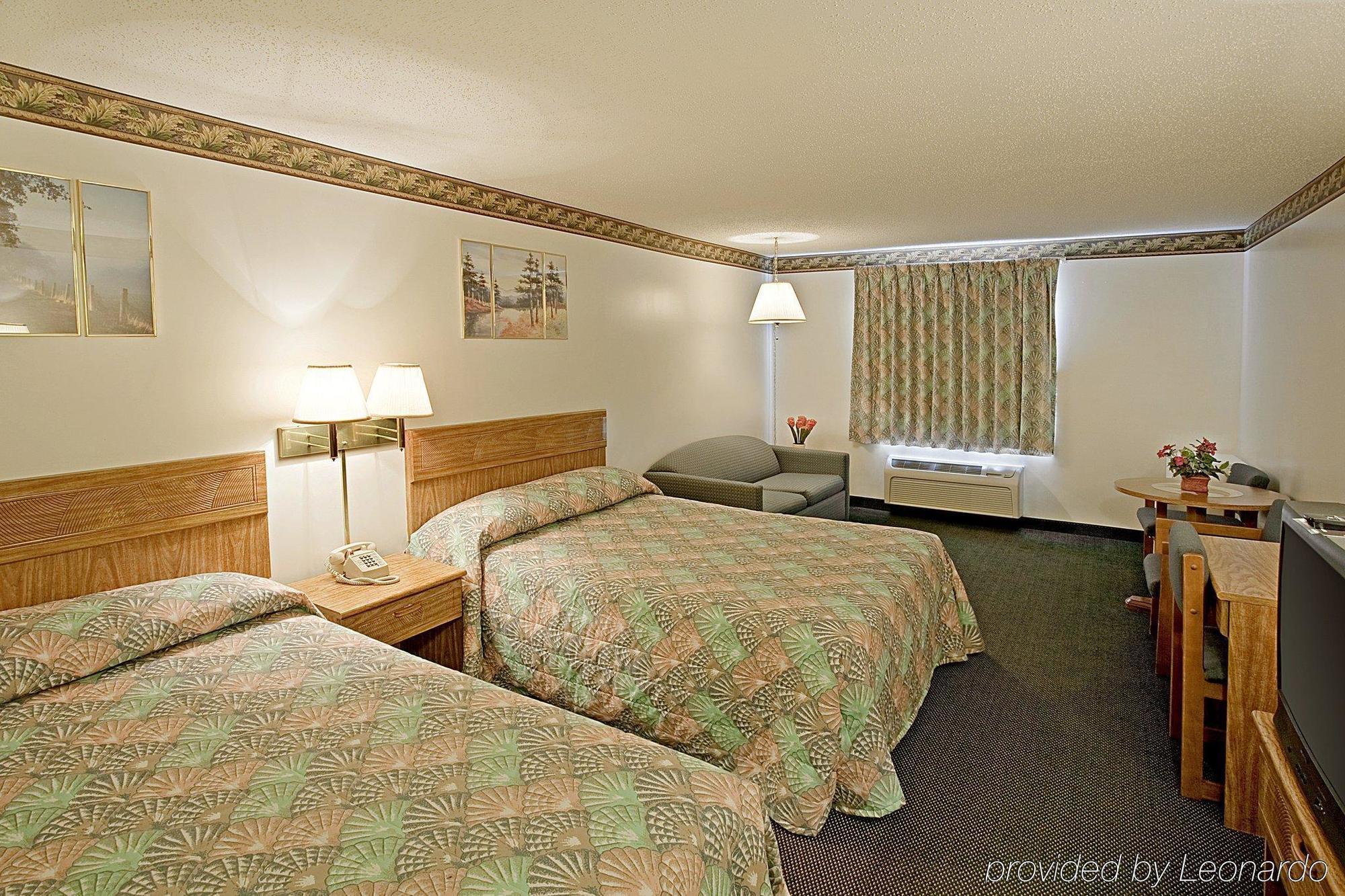 Americas Best Value Inn West Frankfort Room photo