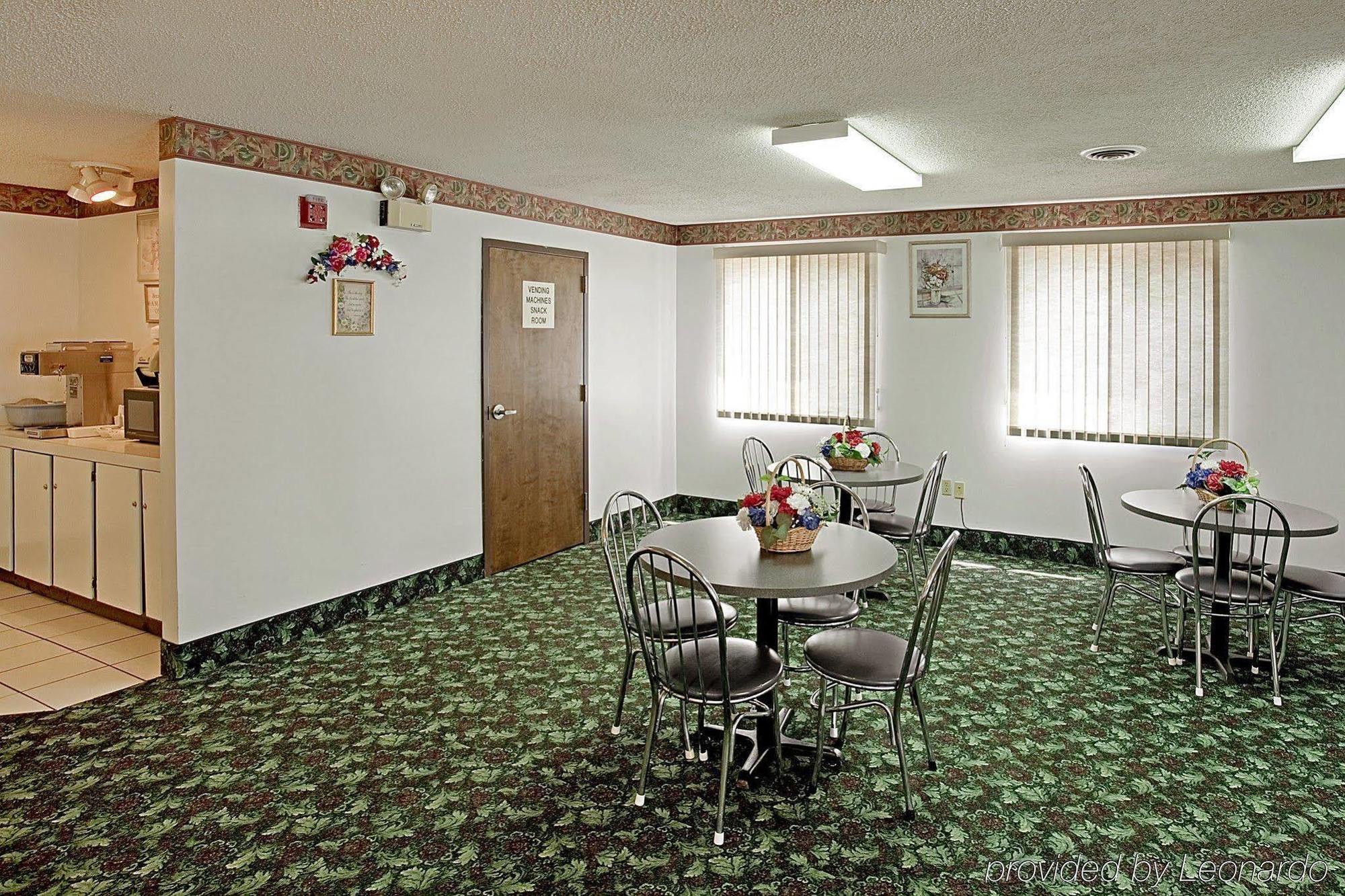 Americas Best Value Inn West Frankfort Restaurant photo