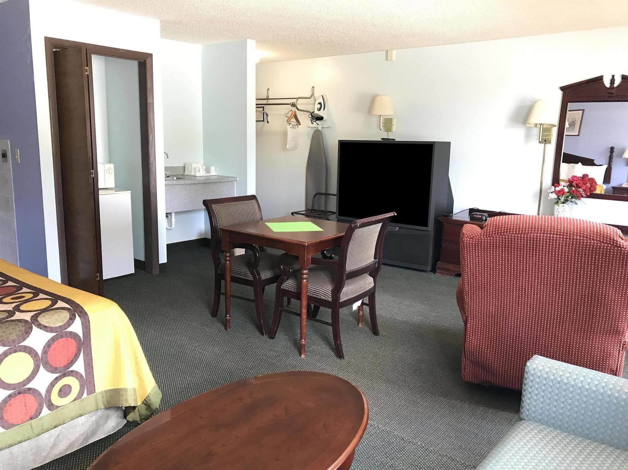 Americas Best Value Inn West Frankfort Exterior photo