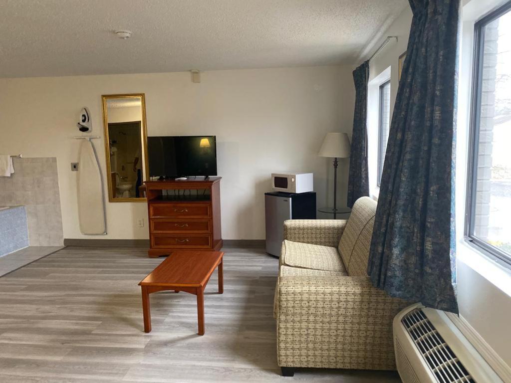 Americas Best Value Inn West Frankfort Exterior photo